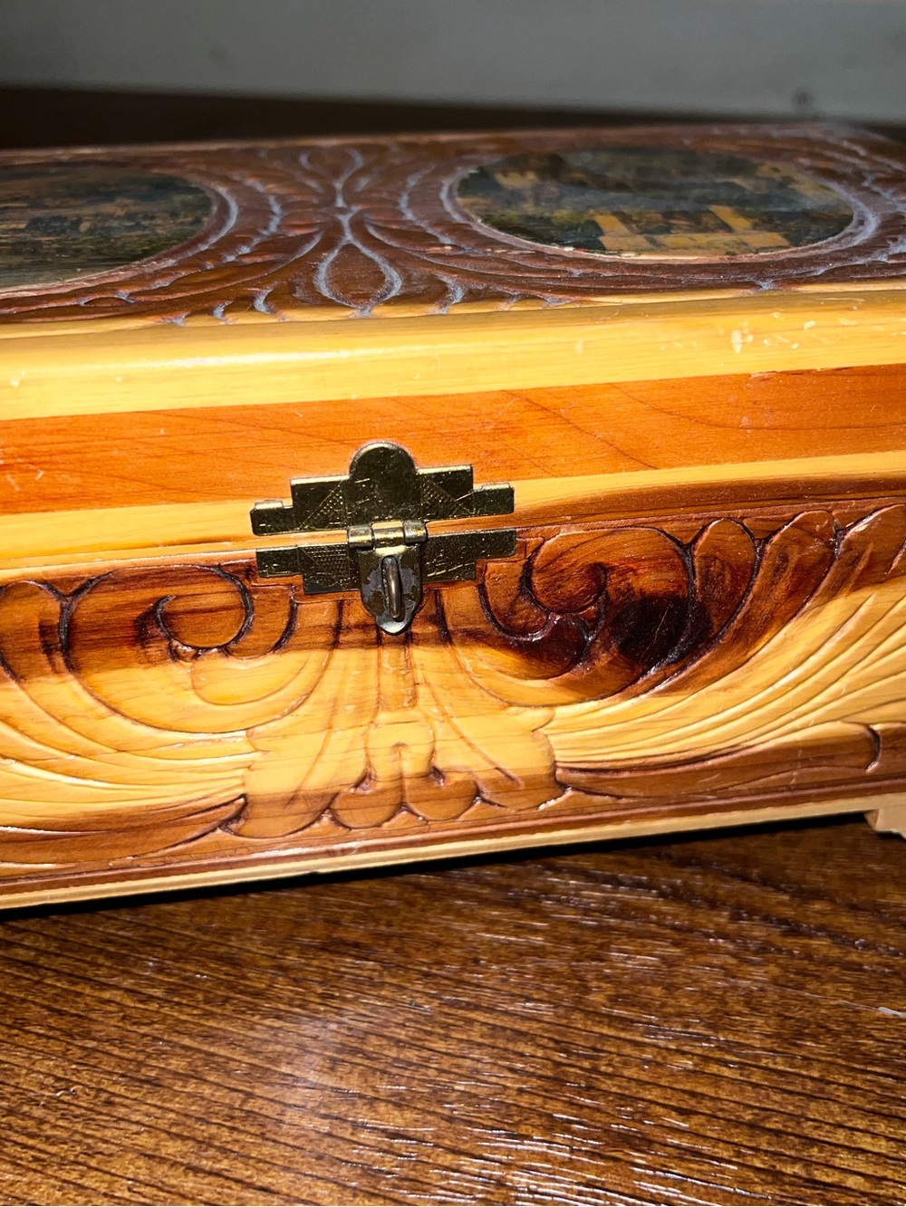 Vintage 1930s Carved Cedar Wood Mediterranean Storage/ Jewelry Box with Mirror - Picture 7 of 11